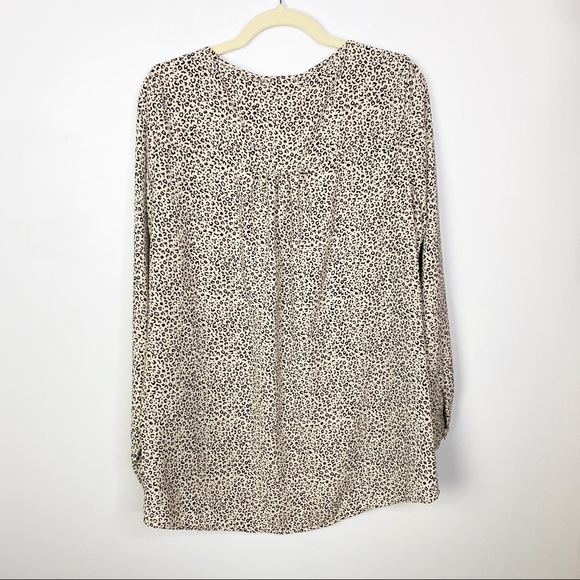 Chelsea & Theodore Animal Print Blouse Tan Medium - Picture 2 of 4